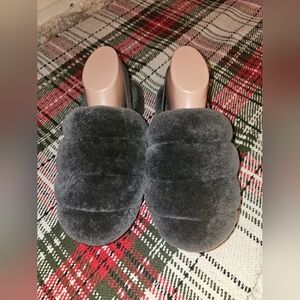 UGG Super Fluff Gray Lamb Wool Slippers W/ Ugg Logo 10 Pre-owned